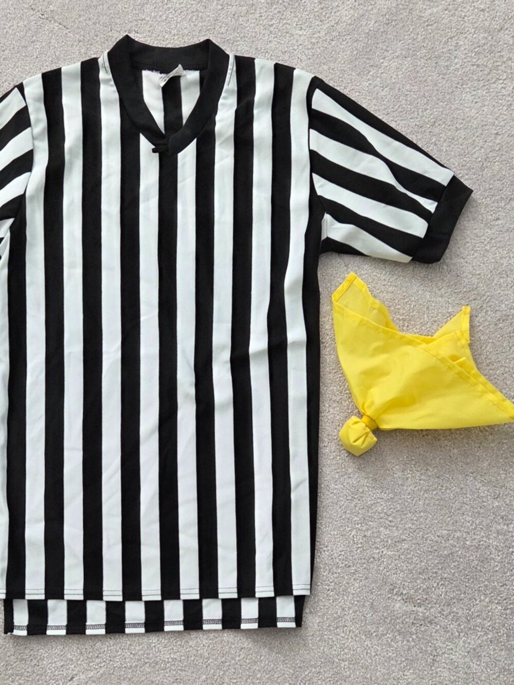Referee Striped Shirt Jersey V-neck Ref Uniform Football, M, plus Penalty Flag